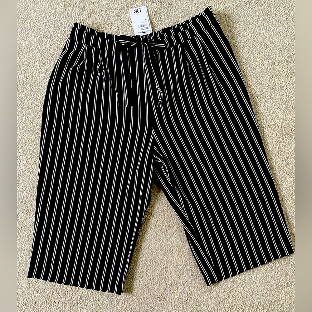 Daniel Rainn DR2 wide leg cropped pants, sz 3x, nwt, elasticized waist,tie belt